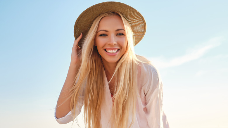 Fashion Tips to Avoid When Wearing a Hat With Long Hair