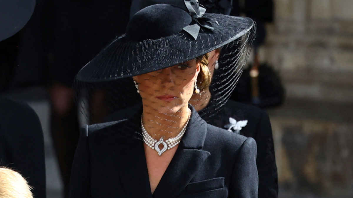 Kate Middle wears Queen's choker and hat to funeral